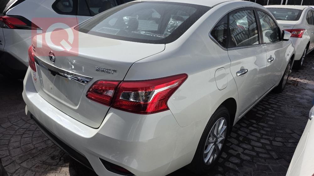 نيسان سيلفي